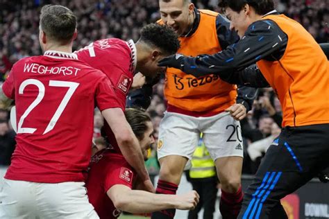 Man United into FA Cup semifinals; Arsenal extends EPL lead